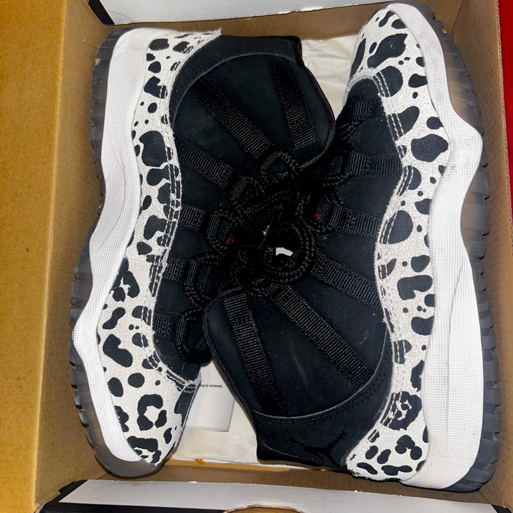Jordan 11s size 3 like new